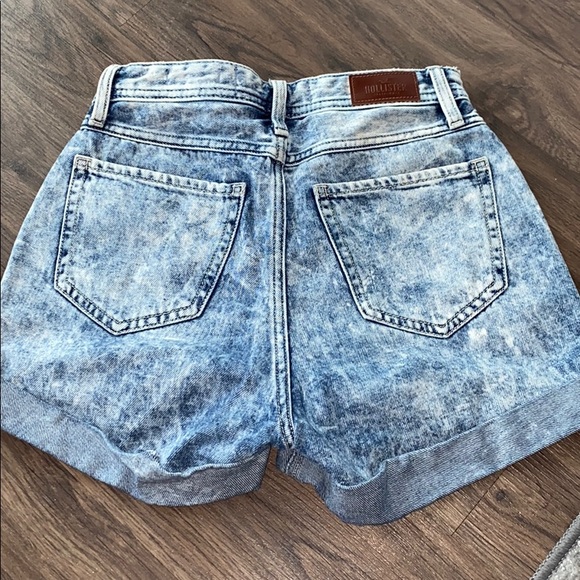 Hollister Mom Shorts - Picture 2 of 6